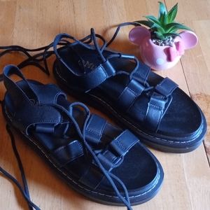 New Mudd black platform gladiator sandles